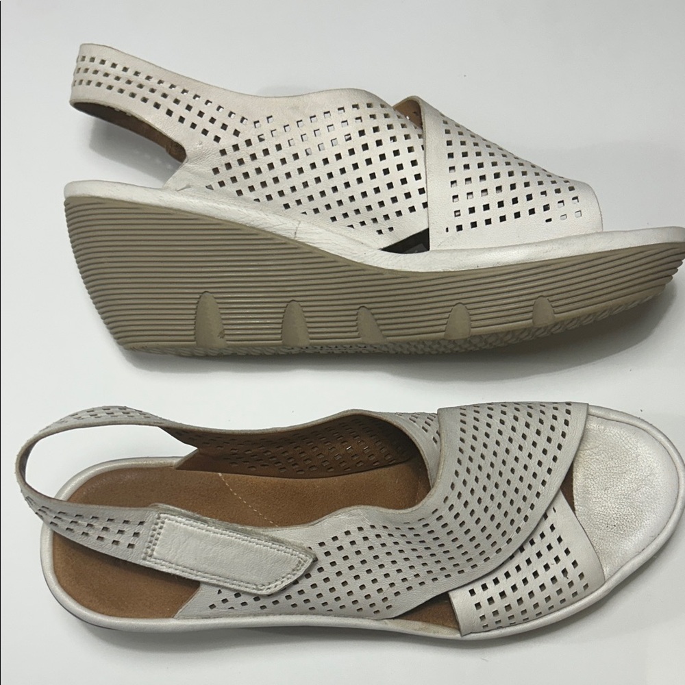 Clarks Collection Soft Cushion White Leather Crisscross Wedge Sandals SZ 9